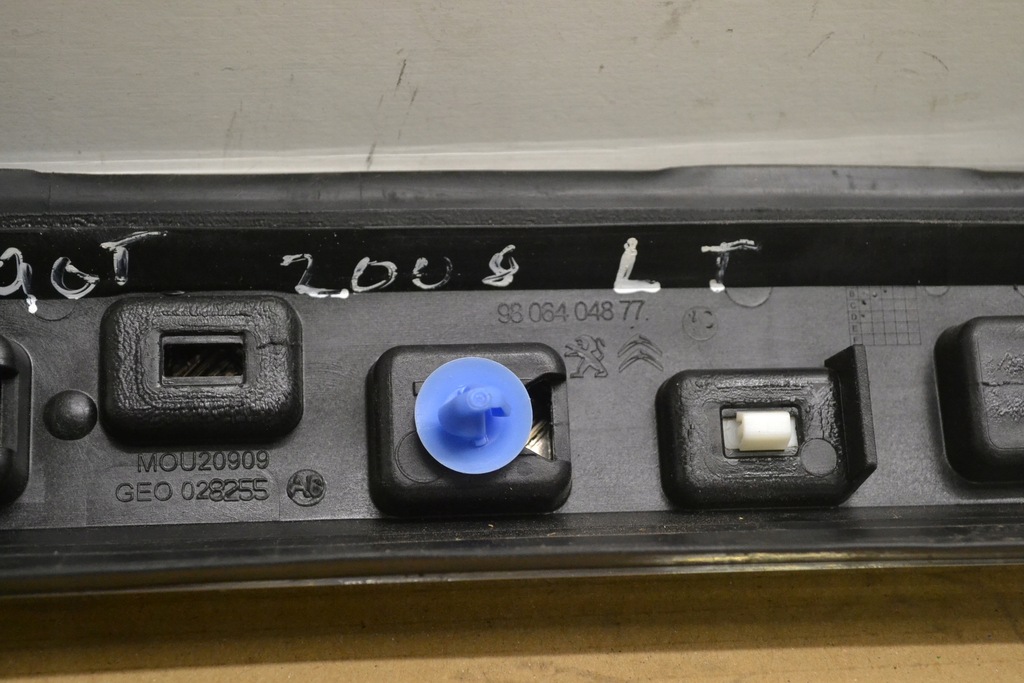 фото №5, Хром молдинг дахова ліва peugeot 2008 15r 1,2thp