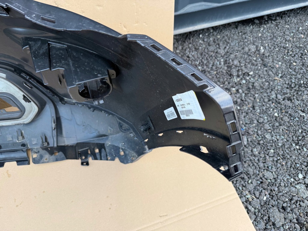 Бампер jeep cherokee wk2 рестайлинг  оригинал нет клеёный Киев