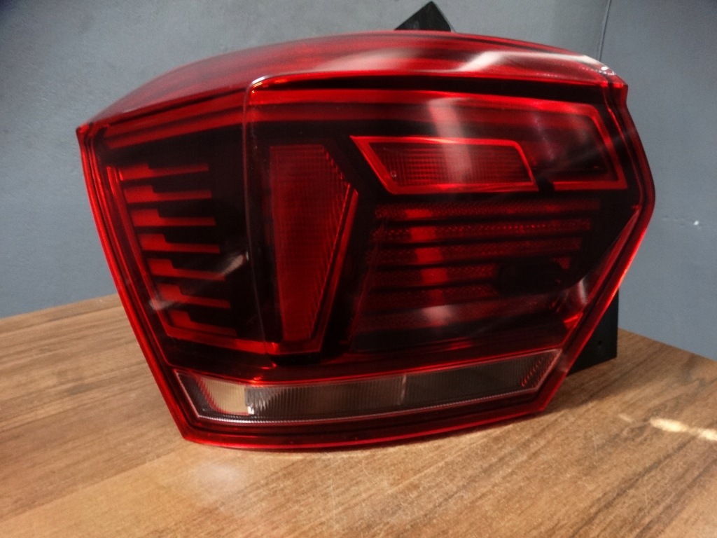 фото №1, Idealna лампа задняя правая led vw polo vi 6 gti 1