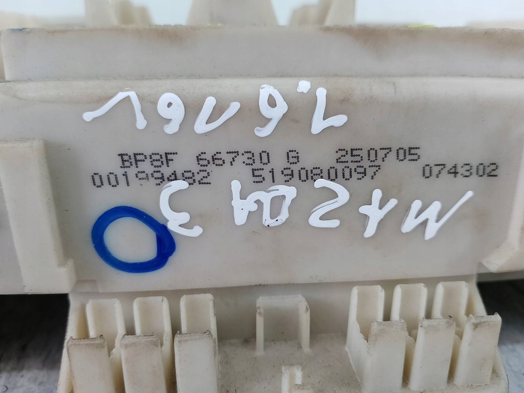 Коробка предохранителей mazda 3 pb8f66730g 519080097 1.6 16v с Разборки