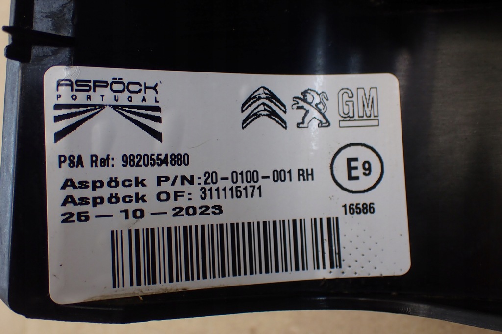 фото №12, Лампа права задня citroen berlingo opel combo peugeot partner 2018 9820554880