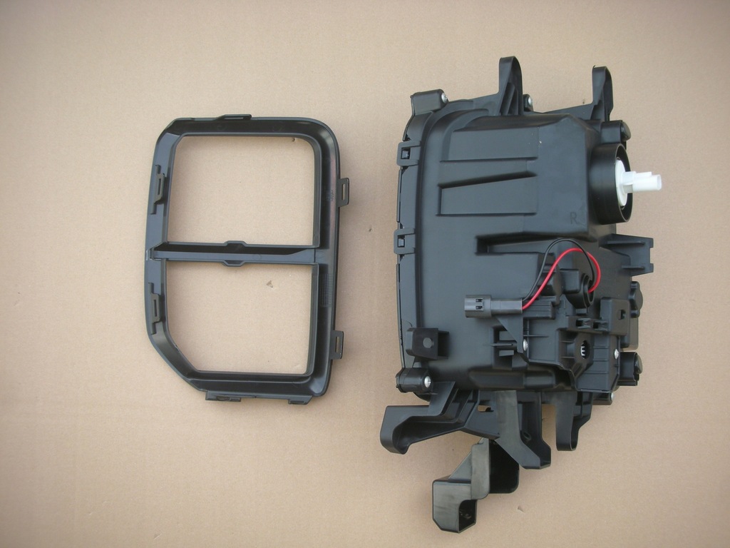 фото №2, Противотуманная фара +рамка правый led outlander sport 2020-2021