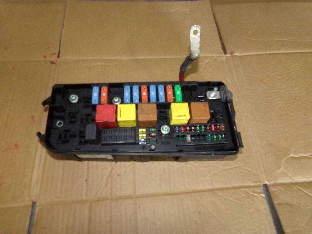 фото №1, Коробка предохранителей opel vectra c gts 13170900cs 2.2l дизель 2003