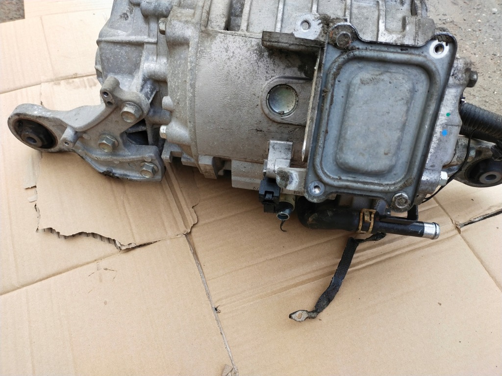 Mitsubishi outlander гібрид задній міст в Україні