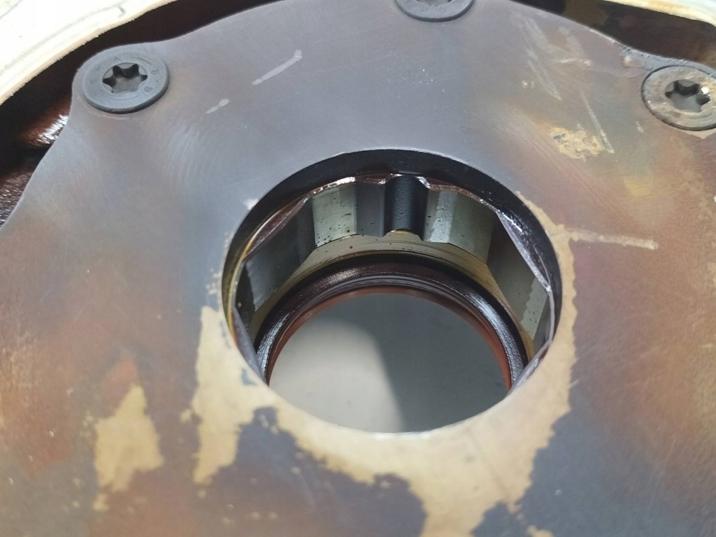 Насос масла 2094695 55565003 1.6 16v opel astra iv 2009- 2020 j с Разборки