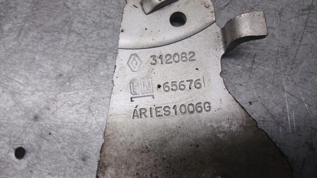 фото №5, Петля капот левый перед opel vivaro a 1.9dci f9k gm65676