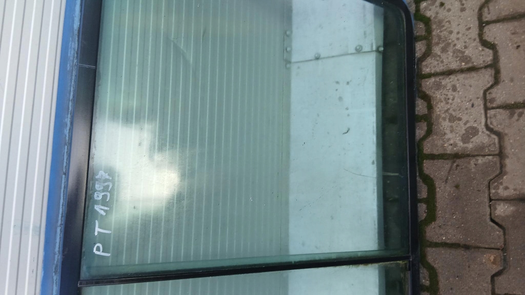 Стекло кузовная правый  iveco daily 2.3d 06r в Украине