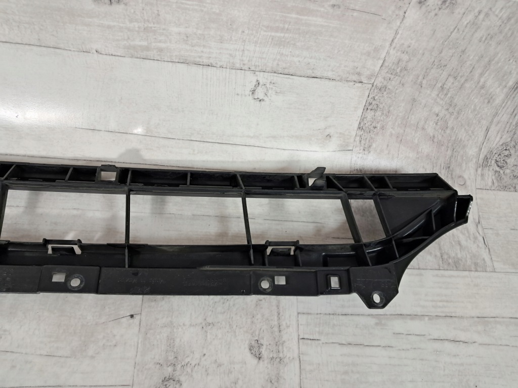 Audi q5 2 s-line решётка средняя бампера перед передняя 80a807647b с Разборки