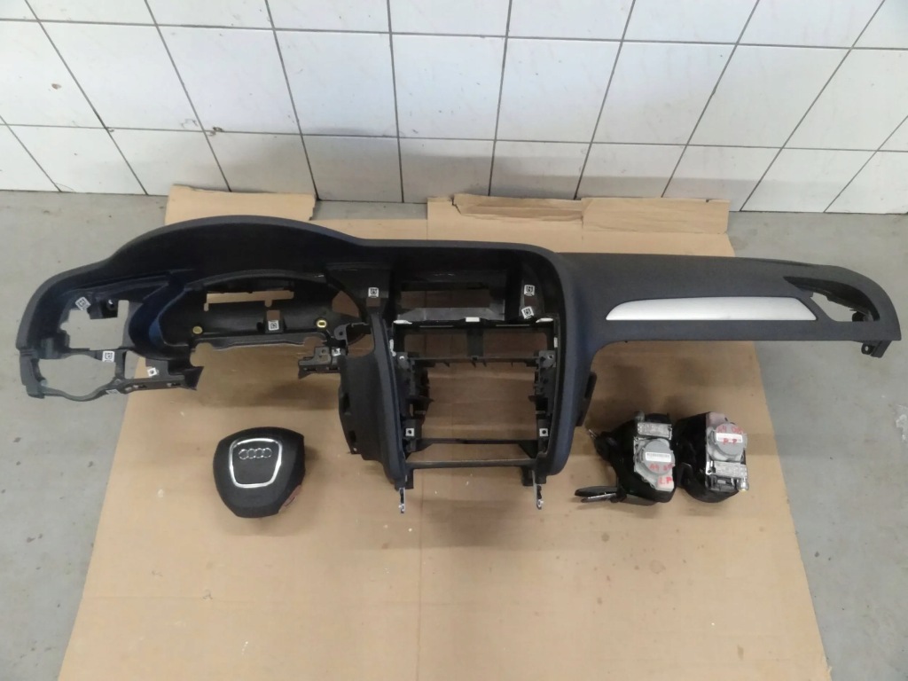 фото №1, Audi a4 b8 2009 консоль приборная панель приборная ремни перед подушка безопасности