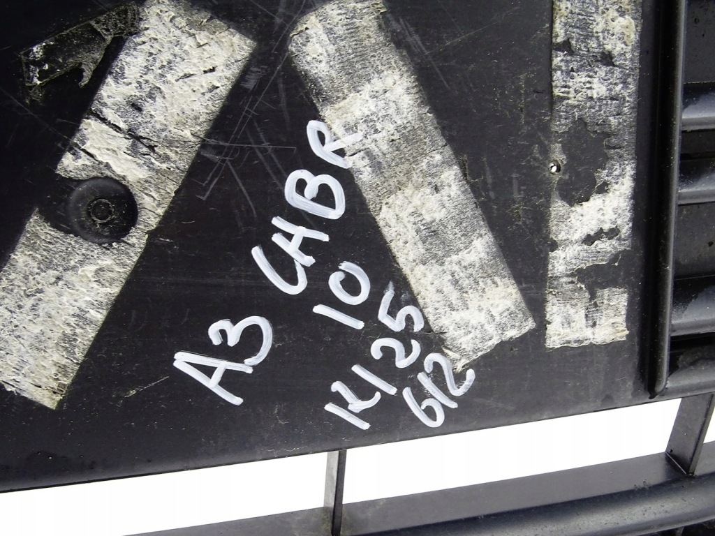 Решётка радиатора решётка радиатора бампера радиатора audi a3 8v lift 8v3853651aa с Разборки