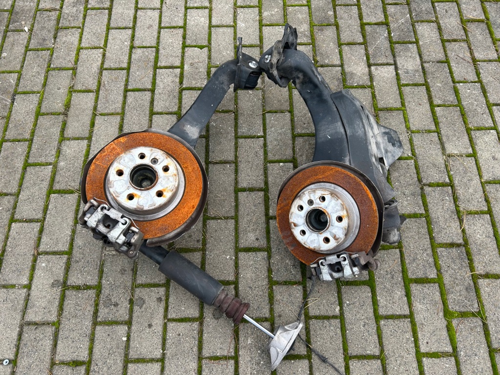 фото №1, Bmw 1 f40 поворотный кулак правая левая задняя задняя подвеска