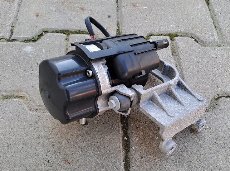 фото №1, Dodge ram 1500 19^ кронштейн насос вакуум p68385753aa