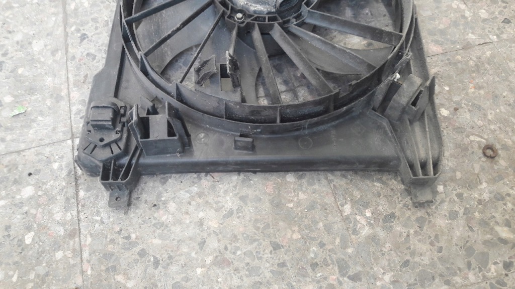 8240357 вентилятор радиатора megane 2 1.5dci 05r с Разборки
