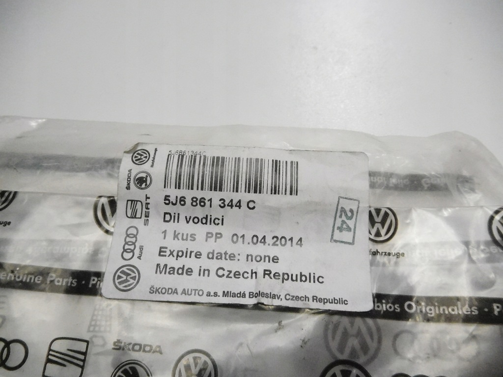 фото №10, Направляющая бардачка skoda fabia ii правая 5j6861344c