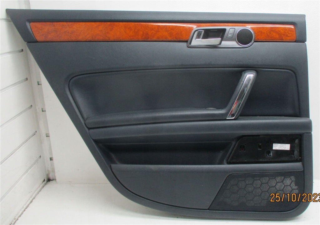 фото №1, Обшивка оббивка лівий задня vw phaeton 3d niebieski