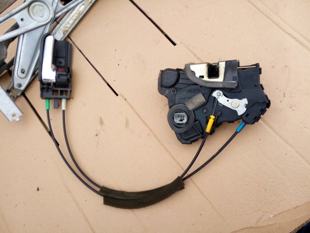 фото №1, Corolla e12 02-07 kombi замок дверь правый перед eu