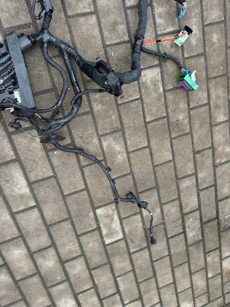 фото №6, Volvo xc60 ii b4 mild hybrid дизель электропроводка отсек двигателя