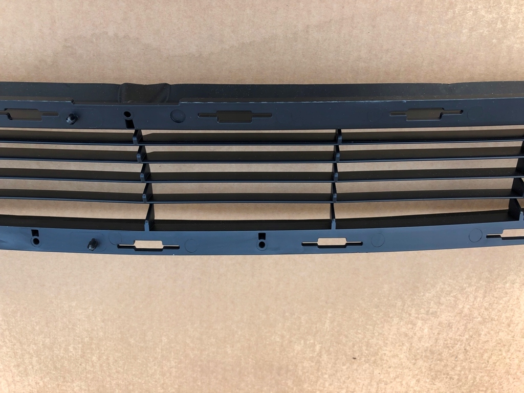 фото №10, Решітка решітка радіатора бампера передня нижня 1047734-00-f tesla model x 2015-2021