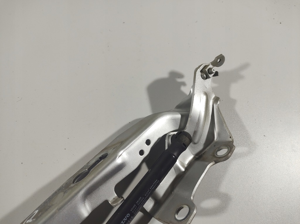 фото №10, Volvo v70 15r- петля капот левый