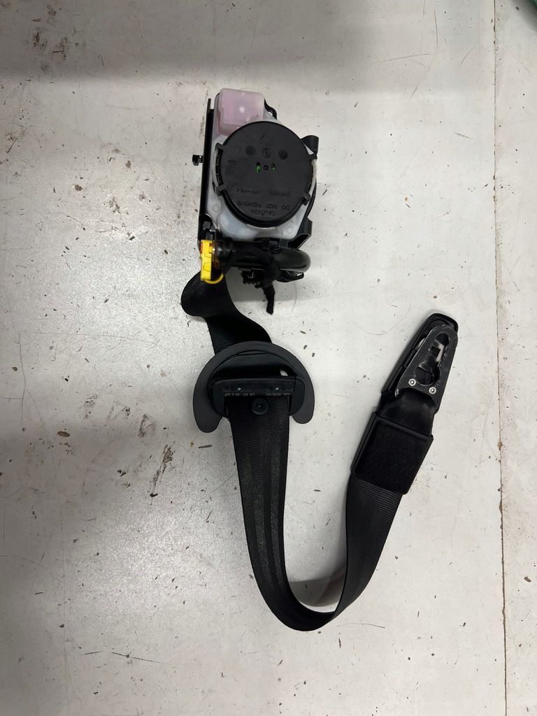 фото №1, Porsche macan pas безопасности задняя rh 95b857706b