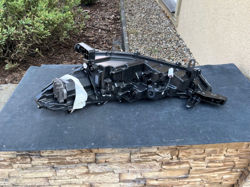 фото №5, Toyota corolla cross лампа права