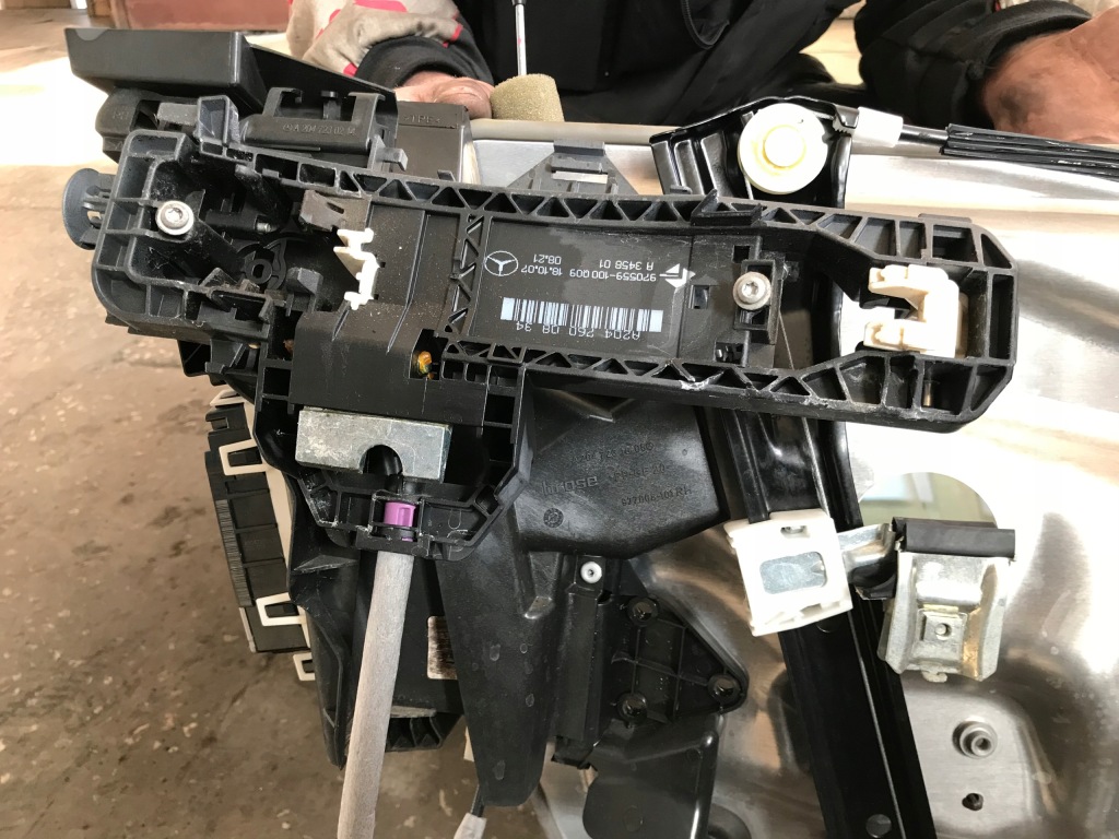 фото №5, Mercedes c klasa w204 замок двері перед europa