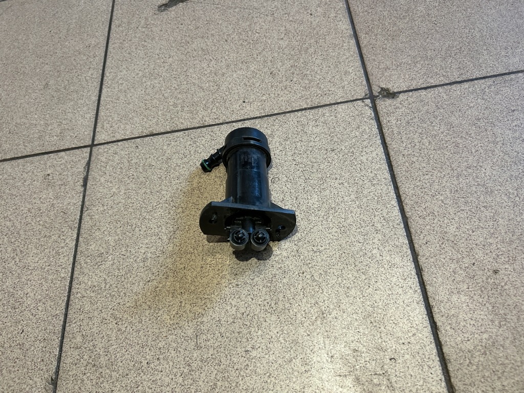 Купити Sprysk омивач ліхтарі  ксенон правий перед audi a6 c6 оригінал