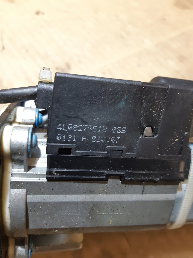 фото №8, Audi q7 4l привод крышки багажника левый 4l0827851b