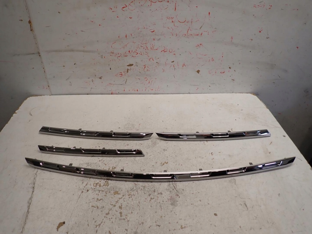 Купити Хром решітка renault trafic iii рестайлінг  2019- 623865168 623870267 623833048