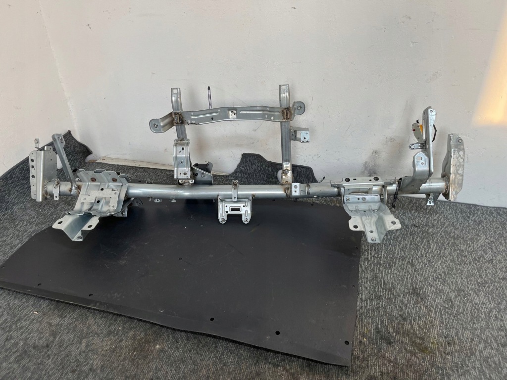 Iveco daily vi рестайлинг  2.3 hpi автоматическая коробка передач 2021r каркас балка панели приборной панели Цена