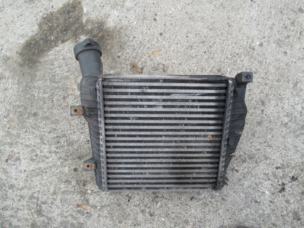 фото №1, Vw touareg 5.0tdi интеркулер правый 7l0145804a
