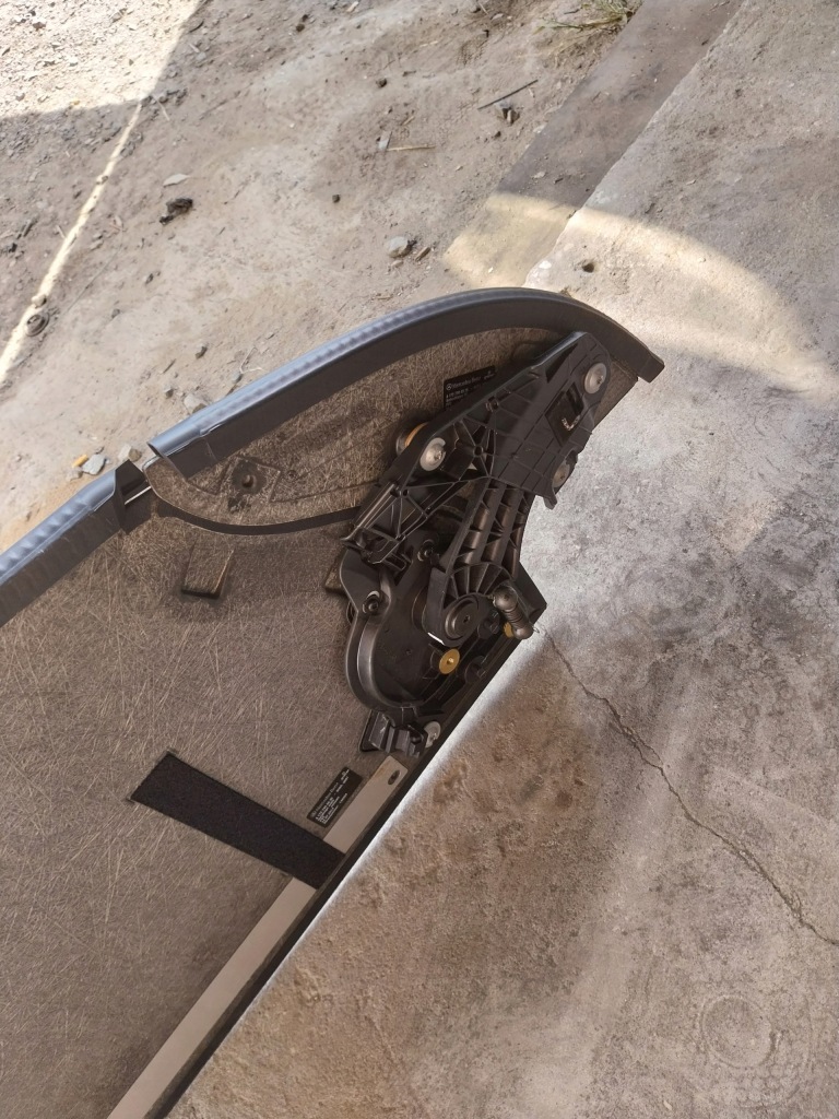 Mercedes r172 slk рестайлинг  полка багажника крышка идеальное состояние Цена