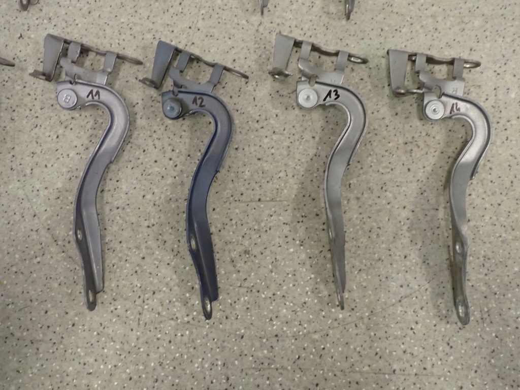 фото №5, Toyota yaris ii 06-09 петля капот правий