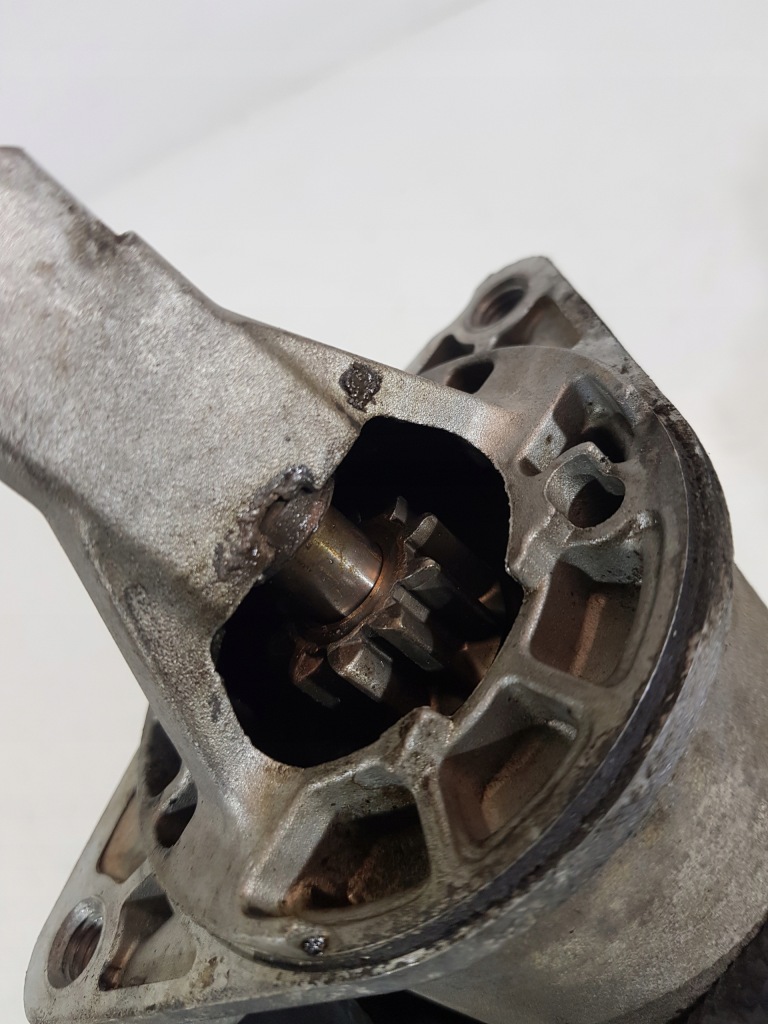 Стартер m001t86281zc chrysler 300m 2.7b v6 Зі Шроту