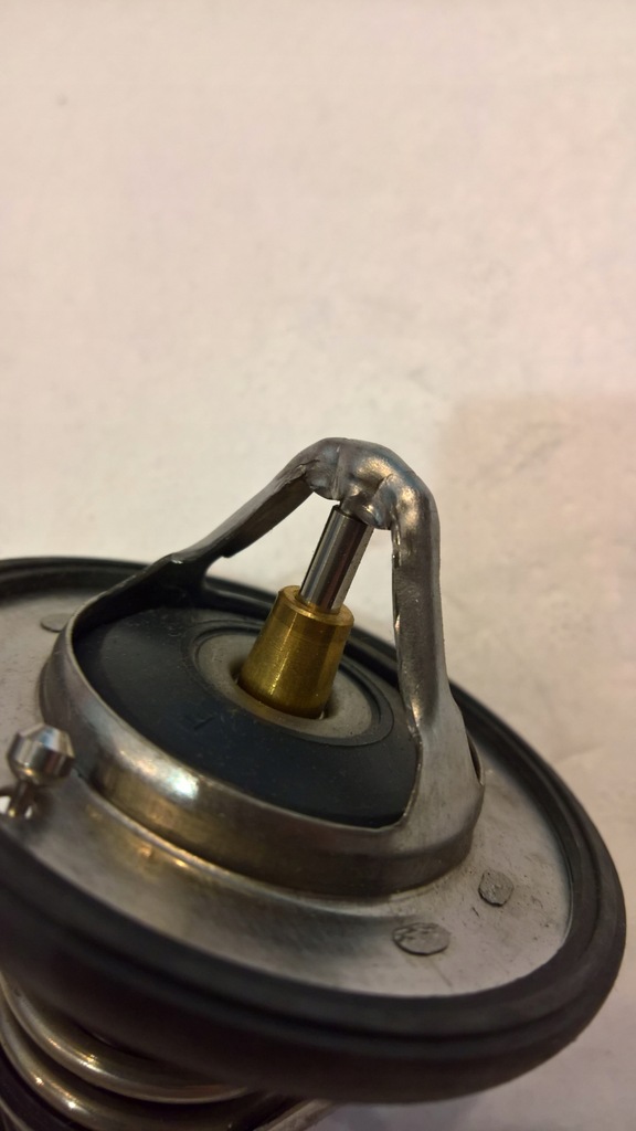 фото №5, Chrysler sebring dodge stratys avenger 2.0 2.4 2.5 3.0 термостат md194988