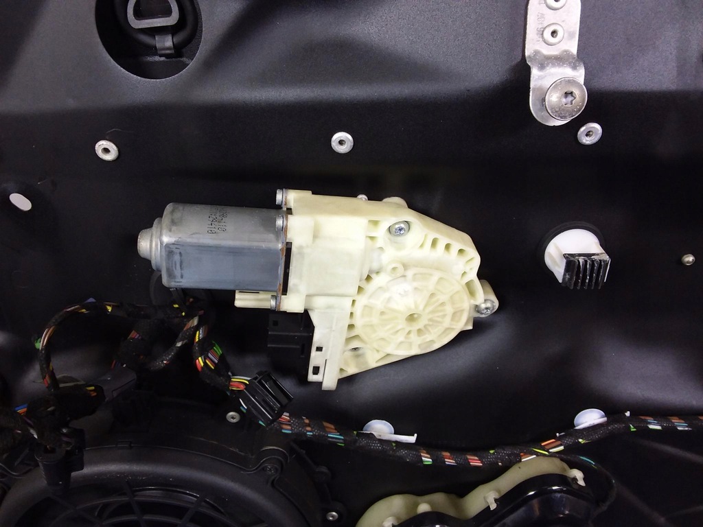 фото №6, Panamera 970 gts підйомник скло перед правий