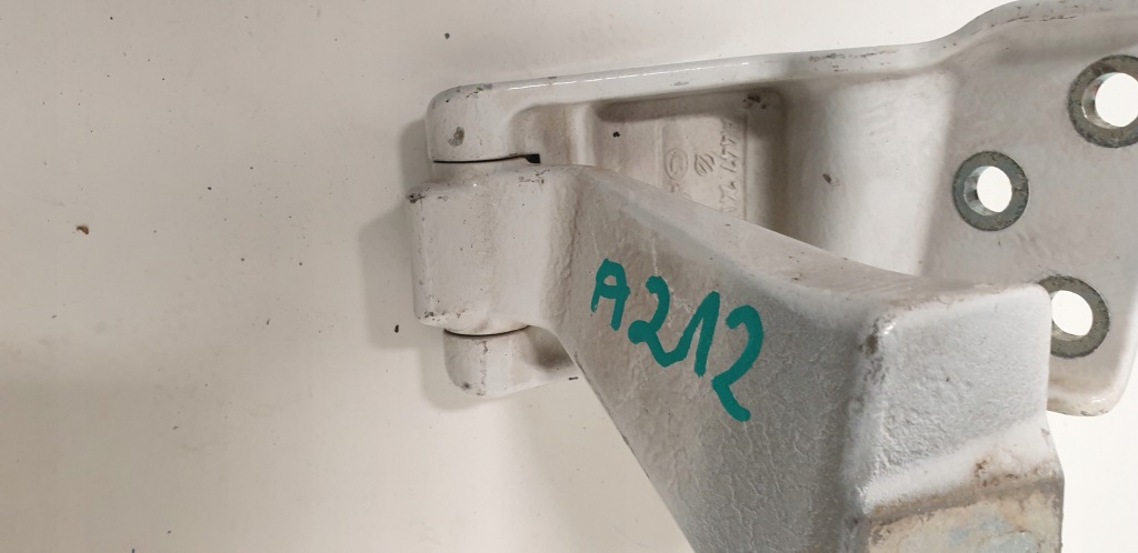 фото №5, Vito w447 петля задній двері задня