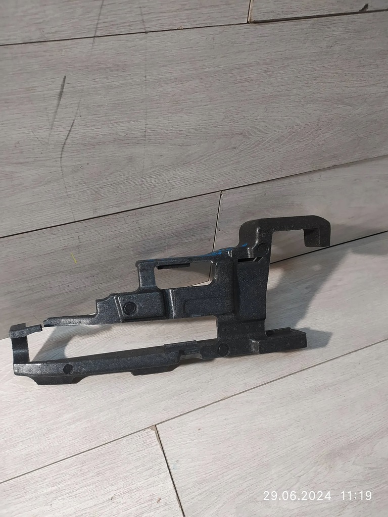 фото №1, 9176. taycan пена бампер правый задняя 9j0801954