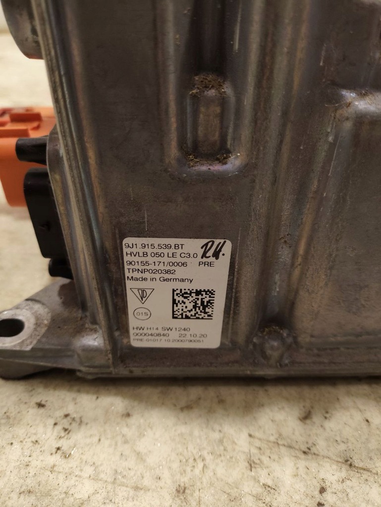 фото №16, Porsche taycan 9j1 2021 преобразователи