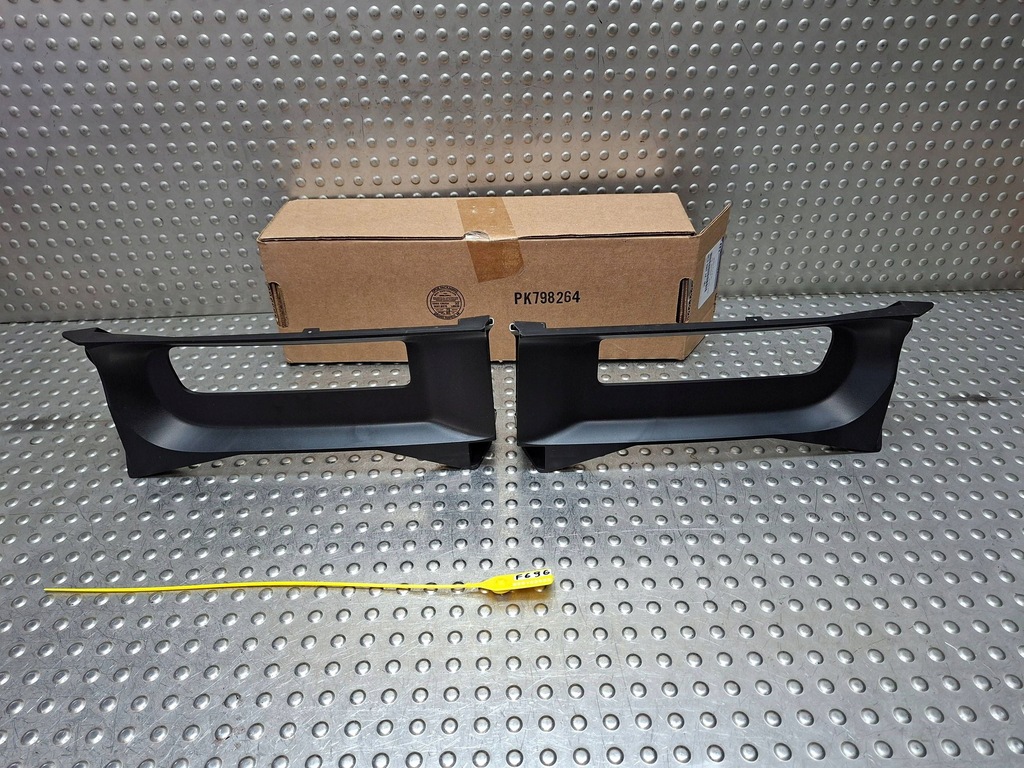 фото №1, Решётка радиатора бампера отверстия na hak kpl dodge ram 1500 13-19 68196982aa