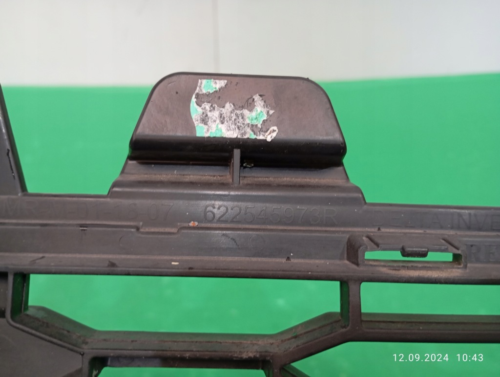 Решітка середня бампера перед dacia sandero 3 622545973r Ціна