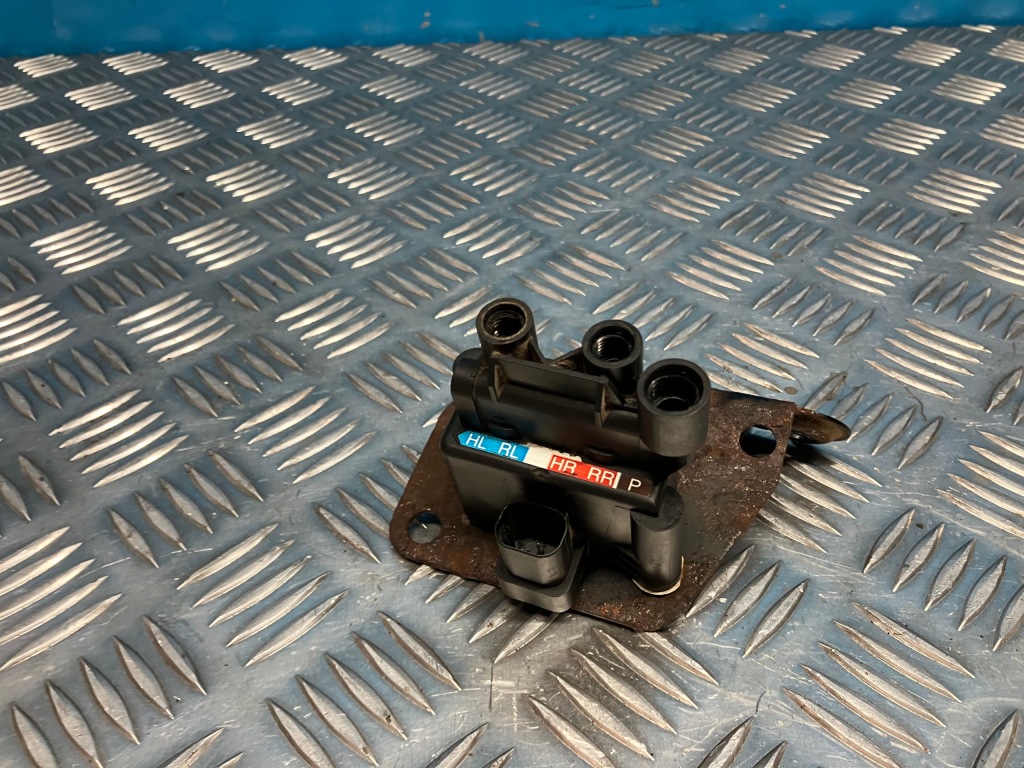 Купити Mercedes w212 рестайлінг  універсал молдинг розподільник airmatic a2513200158