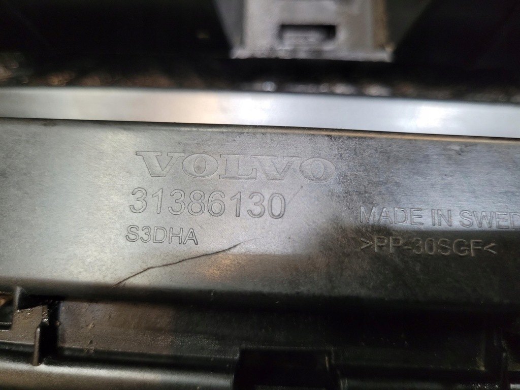 фото №7, Кронштейн порог накладки порога правое 31386132 volvo s90 ii v90