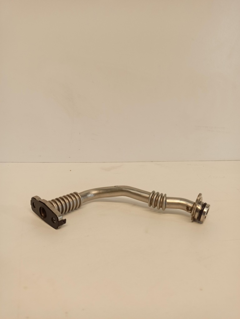 фото №1, Audi a4 b9 a6 c7 шланг труба турбины 04l145136e