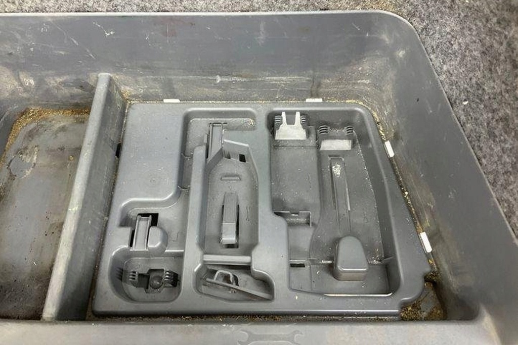 фото №8, Защита замка крышки bmw 3 touring e91 7070520 2.0l дизель 120kw 2007