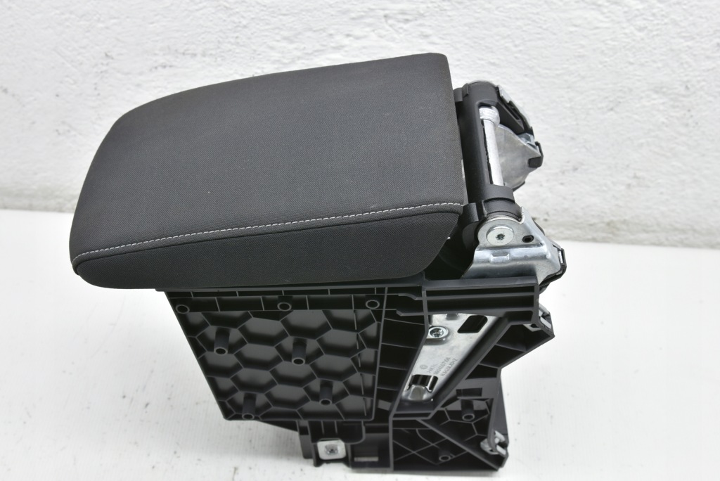 фото №1, Vw golf vii sportsvan подлокотник белый nić