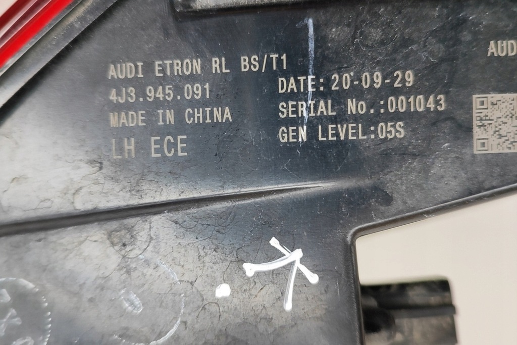 фото №7, Audi e-tron gt задні ліва світло задні 4j3945091 електрика 2022 lhd 23