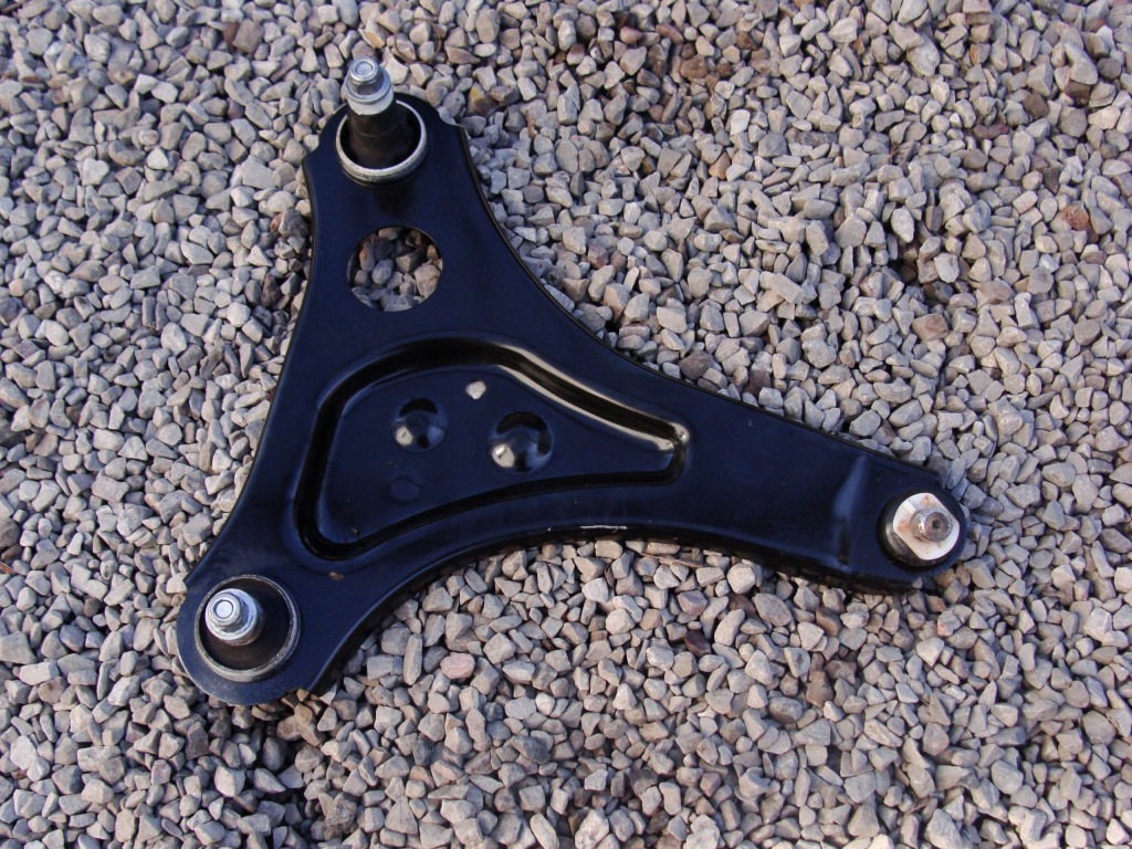 фото №1, Рычаг правый renault twingo iii smart a453 !!!