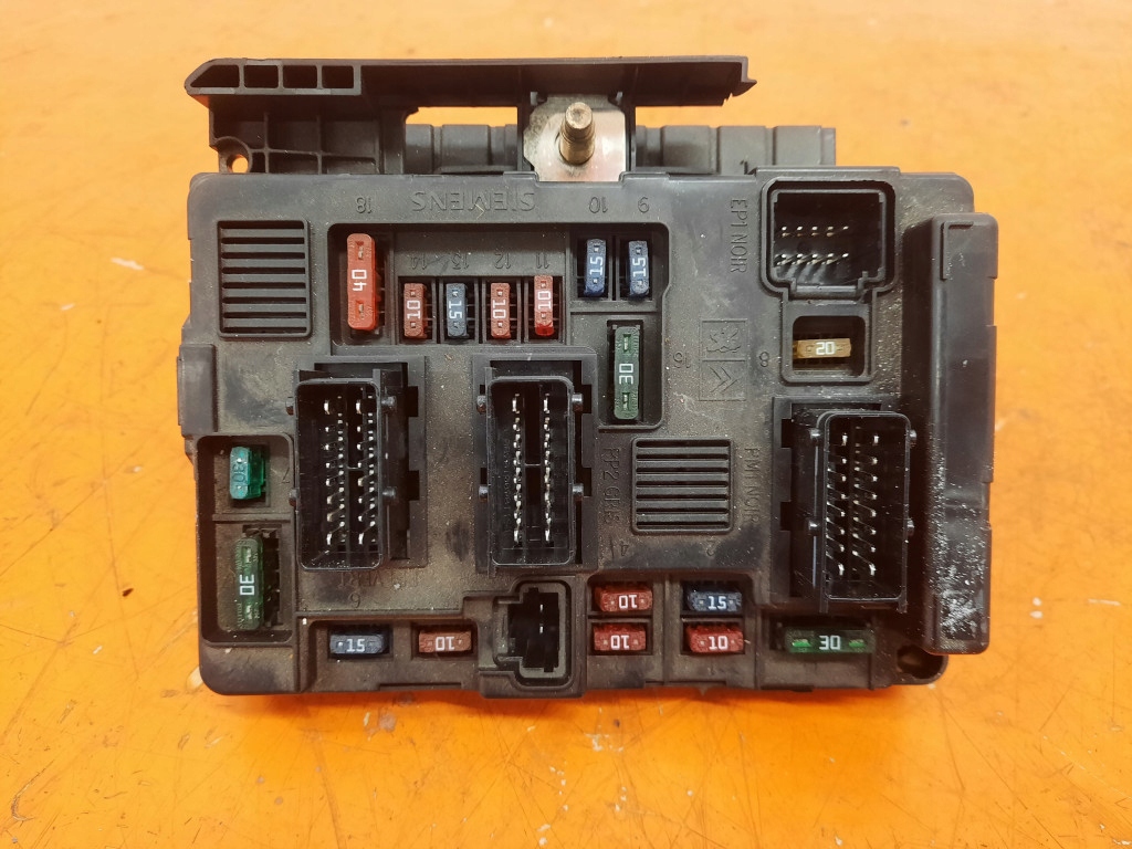 фото №1, Citroen c5 i 01-04 модуль bsi коробка предохранителей ew10d