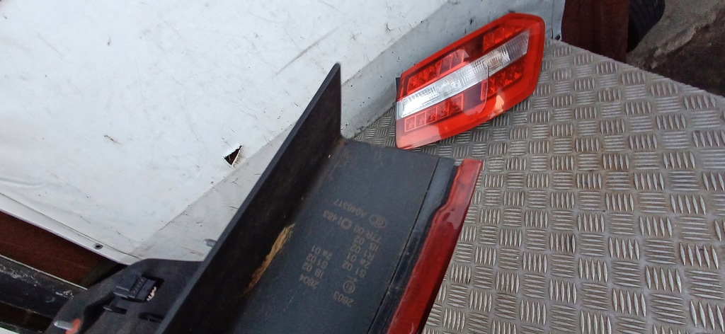 фото №9, Mercedes w212 лампа задняя левая lub правая